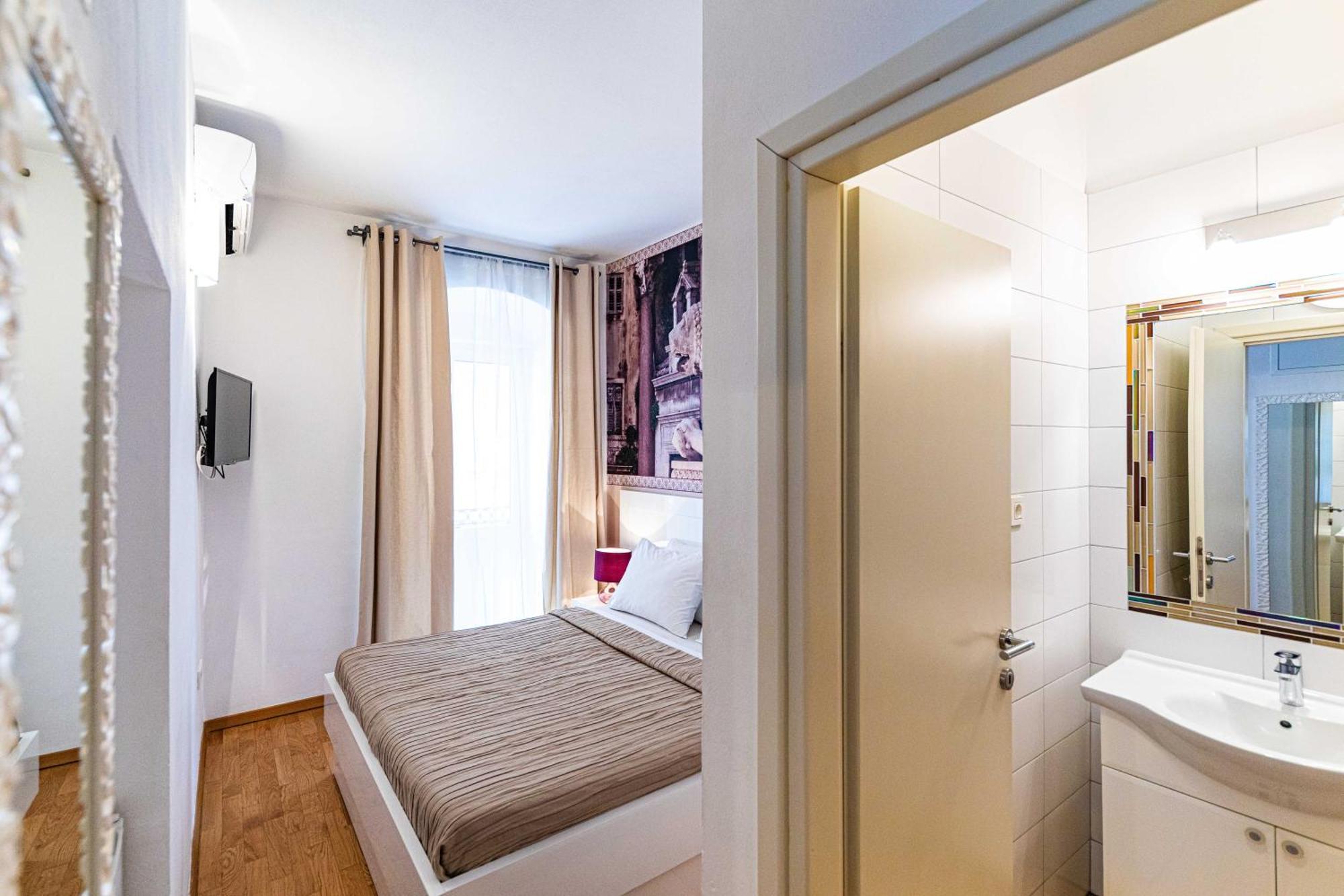 Riva City Rooms Split Room photo
