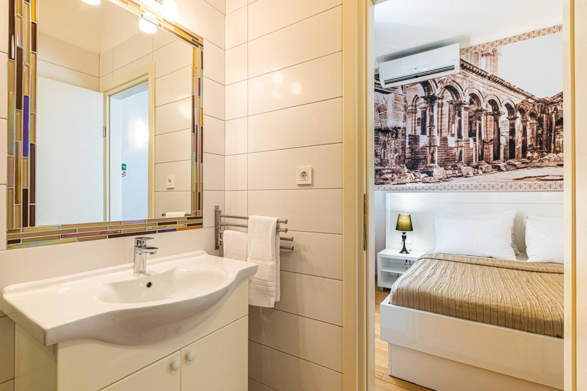 Riva City Rooms Split Room photo